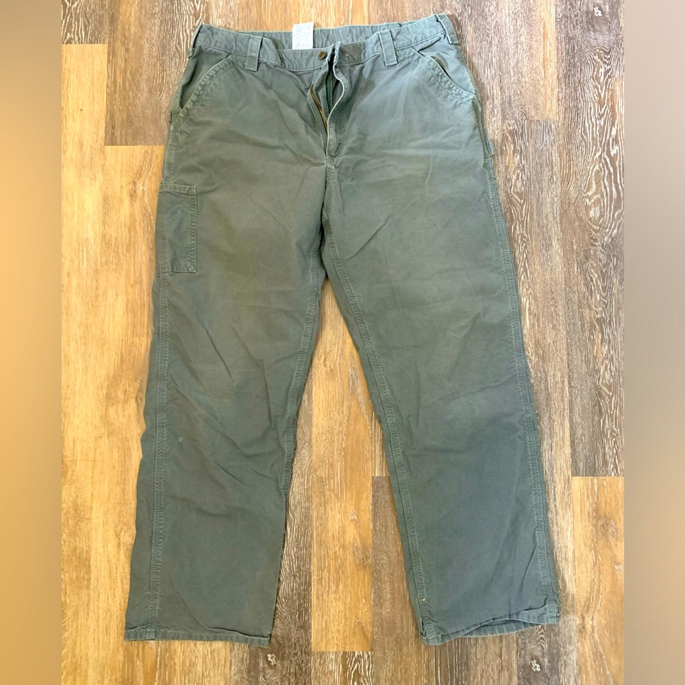 Men's Used Carhartt pants. 
Broken in and ready for more work. 
Size:40WX34L